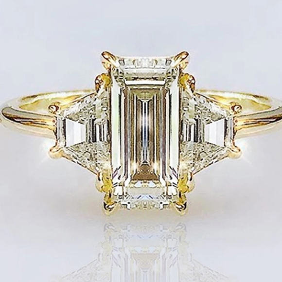 Gorgeous Engagement/Promise Ring S7 - Picture 3 of 7